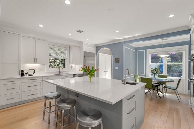 90 Columbia U90, Brookline, MA 02446