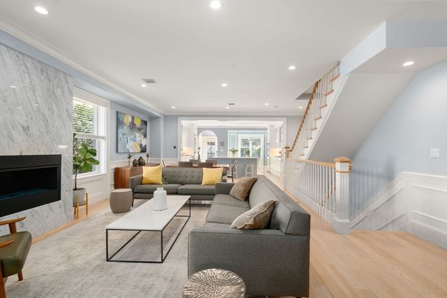 90 Columbia U90, Brookline, MA 02446