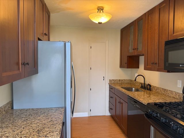 37 Harbor Hill Dr 37, Bourne, MA 02532