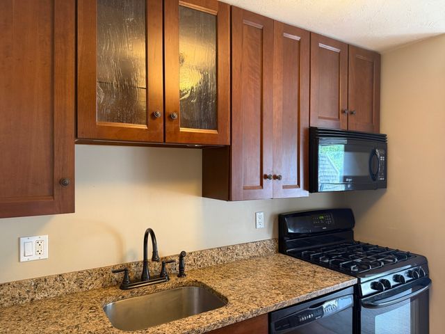 37 Harbor Hill Dr 37, Bourne, MA 02532