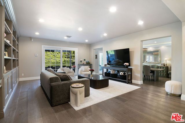 9145 Sawyer Street, Los Angeles, CA 90035