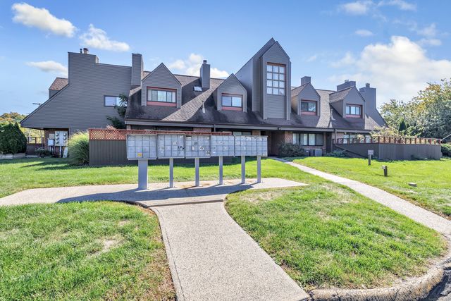 22 Montoya Drive 2, Branford, CT 06405