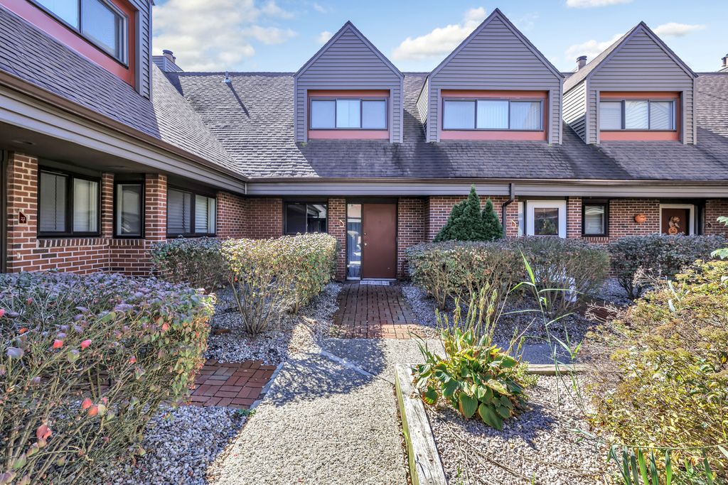 22 Montoya Drive 2, Branford, CT 06405