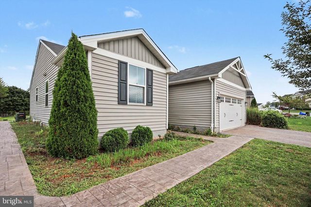 3190 FOX RIDGE EAST DR, Dover, PA 17315