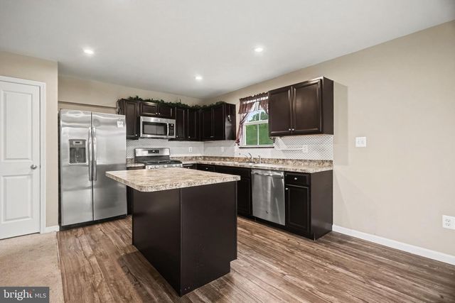 3190 FOX RIDGE EAST DR, Dover, PA 17315