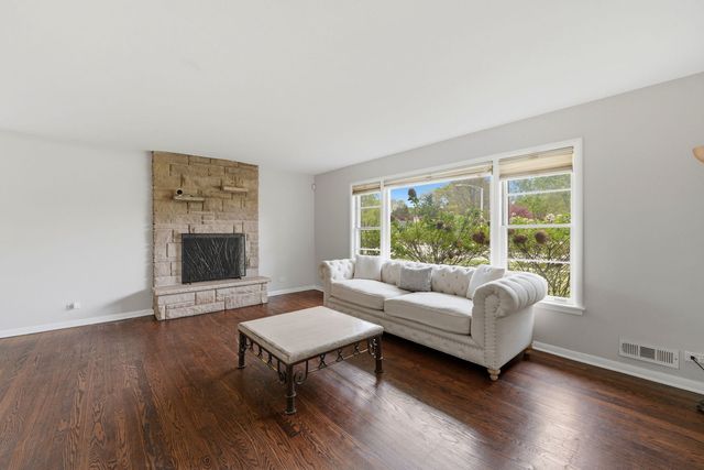 389 Michael John Drive, Park Ridge, IL 60068