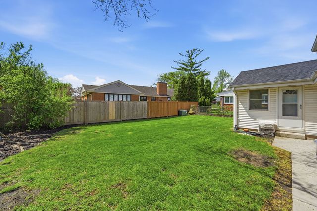 389 Michael John Drive, Park Ridge, IL 60068