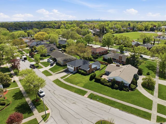389 Michael John Drive, Park Ridge, IL 60068