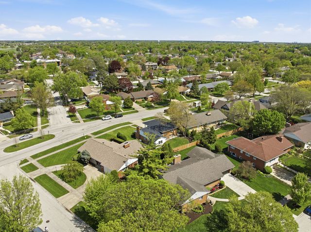 389 Michael John Drive, Park Ridge, IL 60068