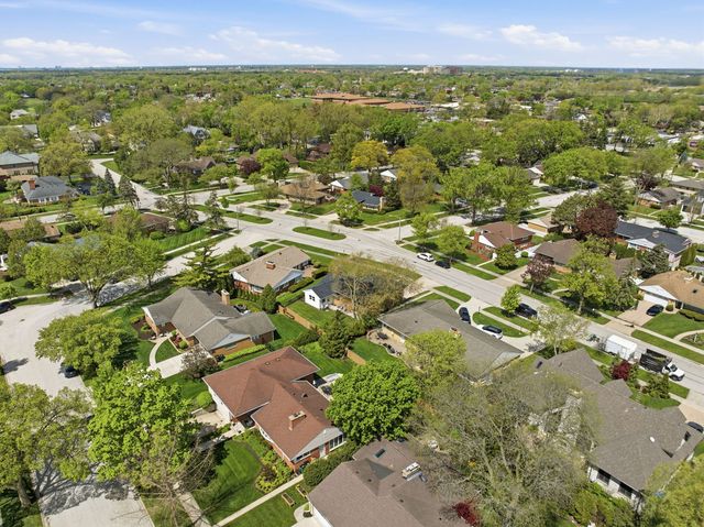 389 Michael John Drive, Park Ridge, IL 60068
