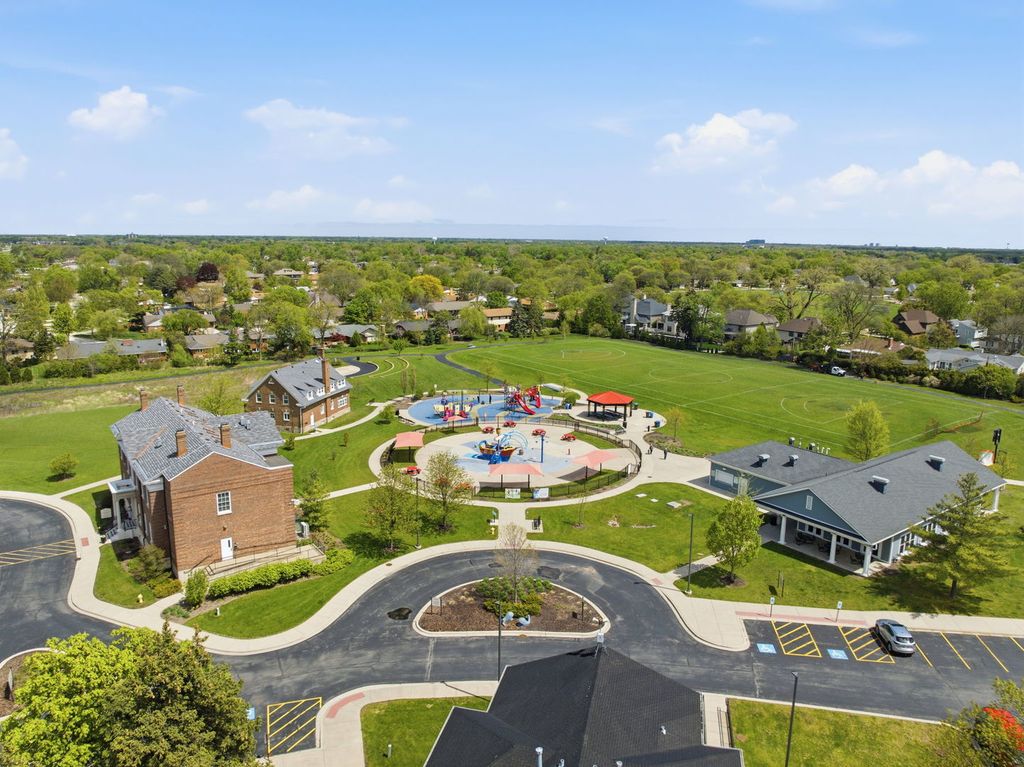 Image 40 of property listing at 389 Michael John Drive, Park Ridge, IL 60068