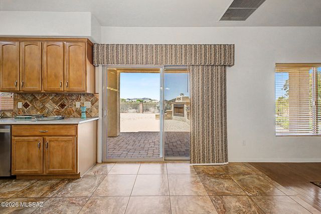 8273 N Amber Burst Drive, Tucson, AZ 85745