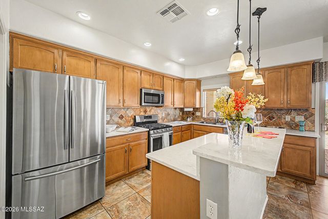 8273 N Amber Burst Drive, Tucson, AZ 85745