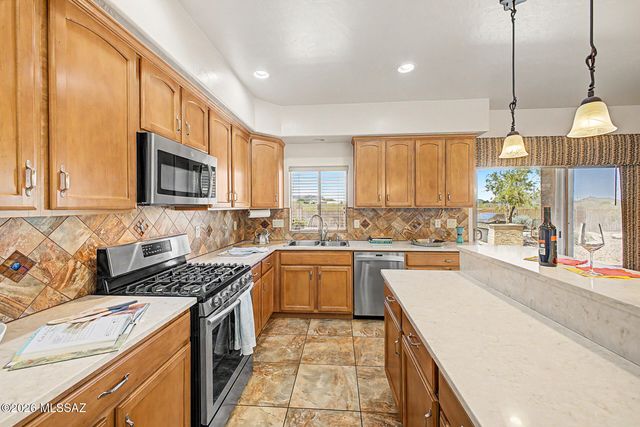 8273 N Amber Burst Drive, Tucson, AZ 85745