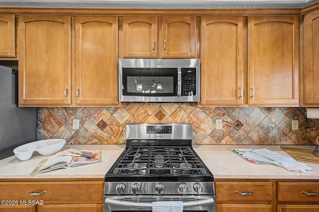 8273 N Amber Burst Drive, Tucson, AZ 85745