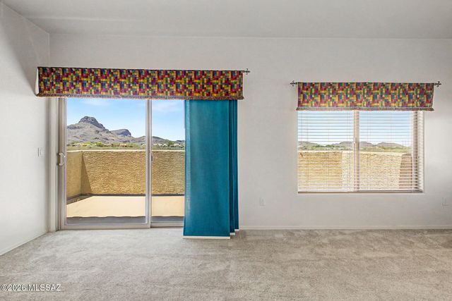 8273 N Amber Burst Drive, Tucson, AZ 85745