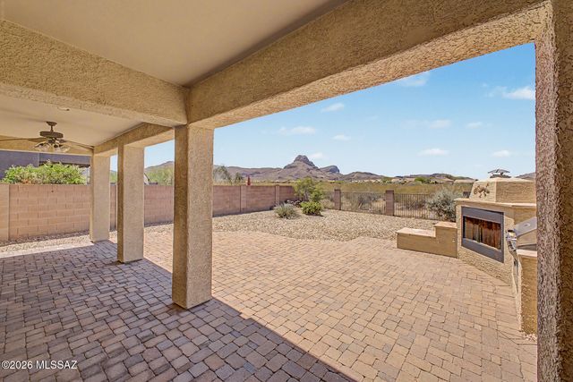 8273 N Amber Burst Drive, Tucson, AZ 85745