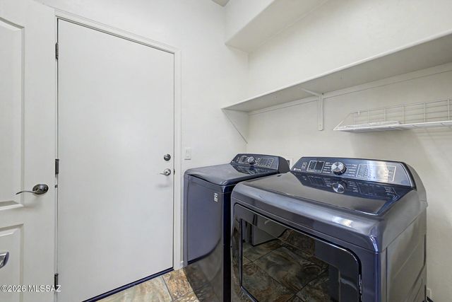 8273 N Amber Burst Drive, Tucson, AZ 85745