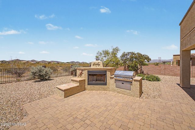 8273 N Amber Burst Drive, Tucson, AZ 85745