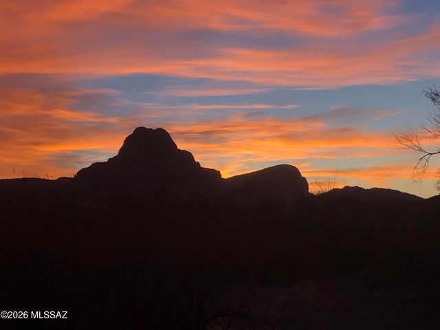 8273 N Amber Burst Drive, Tucson, AZ 85745