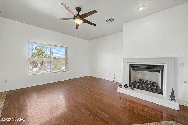 8273 N Amber Burst Drive, Tucson, AZ 85745