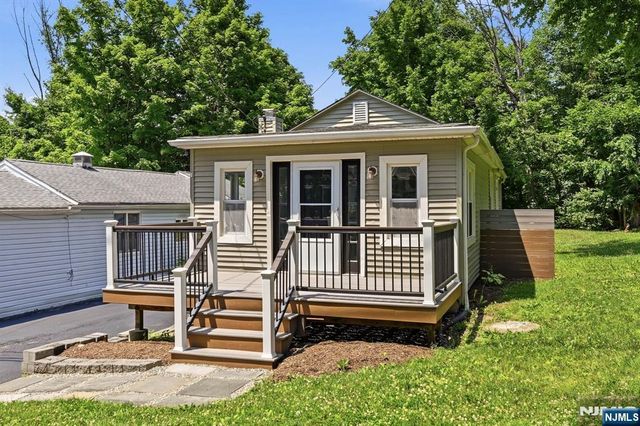 82 Fairview Drive, West Milford, NJ 07421