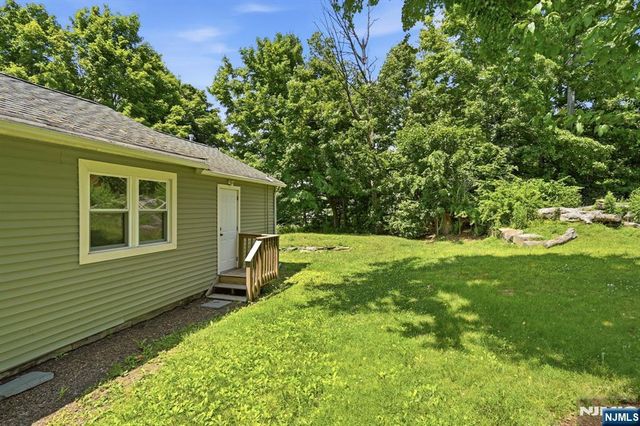 82 Fairview Drive, West Milford, NJ 07421