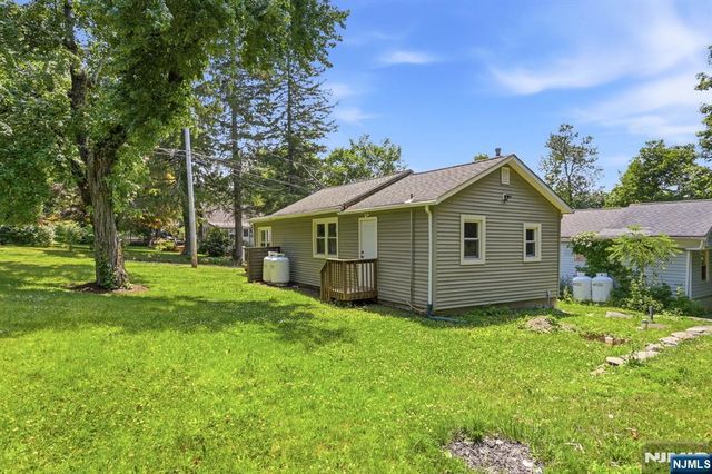 82 Fairview Drive, West Milford, NJ 07421
