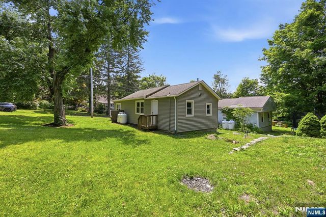 82 Fairview Drive, West Milford, NJ 07421
