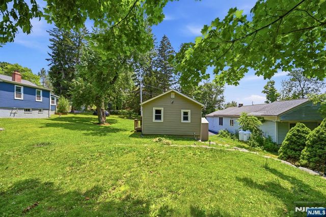 82 Fairview Drive, West Milford, NJ 07421
