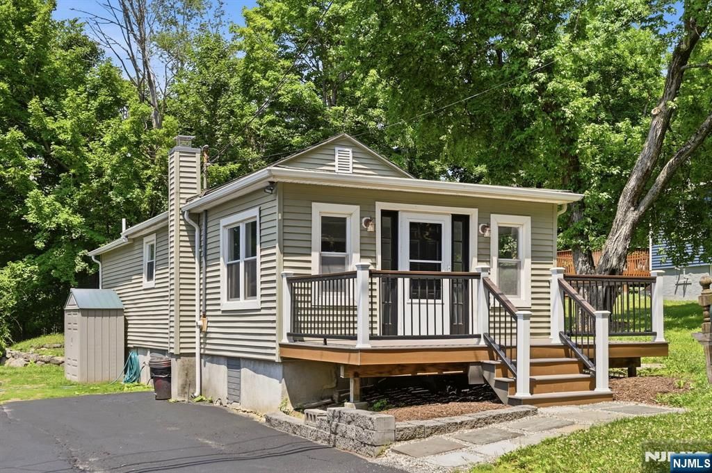 82 Fairview Drive, West Milford, NJ 07421