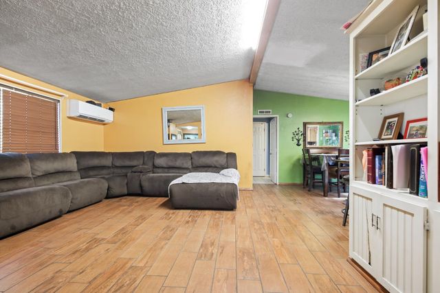 901 Quail Oaks Rd, Valley Springs, CA 95252