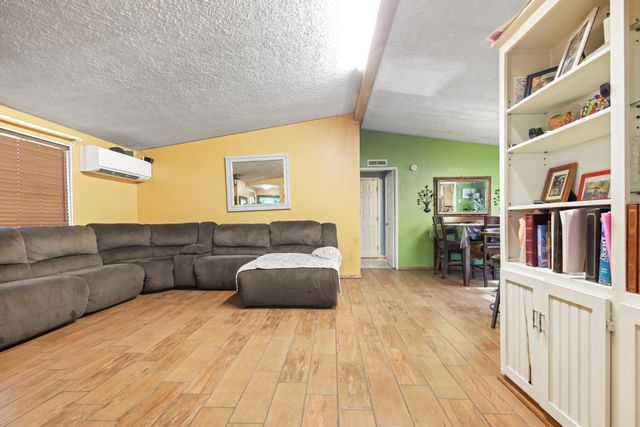 901 Quail Oaks Rd, Valley Springs, CA 95252