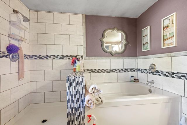 901 Quail Oaks Rd, Valley Springs, CA 95252