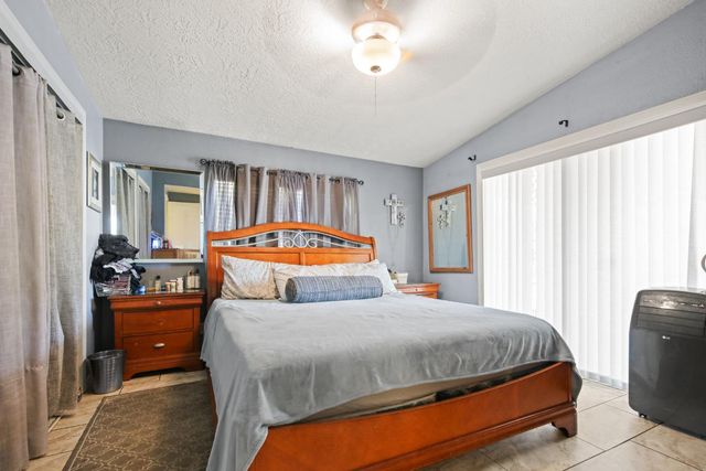 901 Quail Oaks Rd, Valley Springs, CA 95252