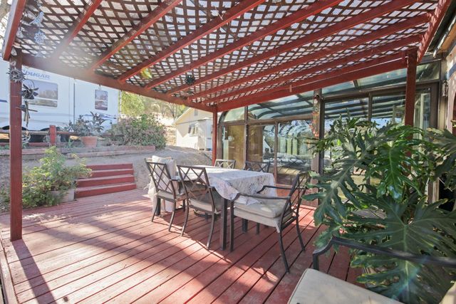 901 Quail Oaks Rd, Valley Springs, CA 95252