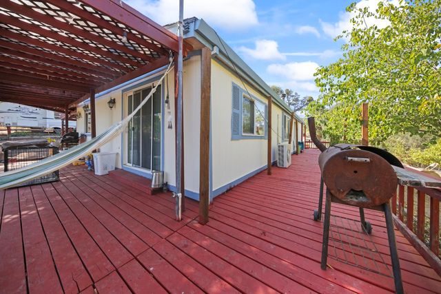 901 Quail Oaks Rd, Valley Springs, CA 95252