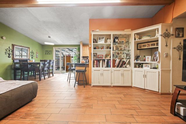 901 Quail Oaks Rd, Valley Springs, CA 95252