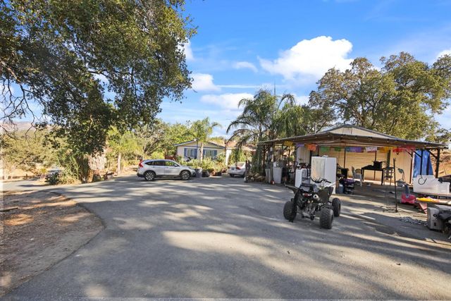 901 Quail Oaks Rd, Valley Springs, CA 95252