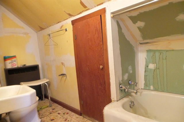 112 N 2ND STREET, Abbotsford, WI 54405