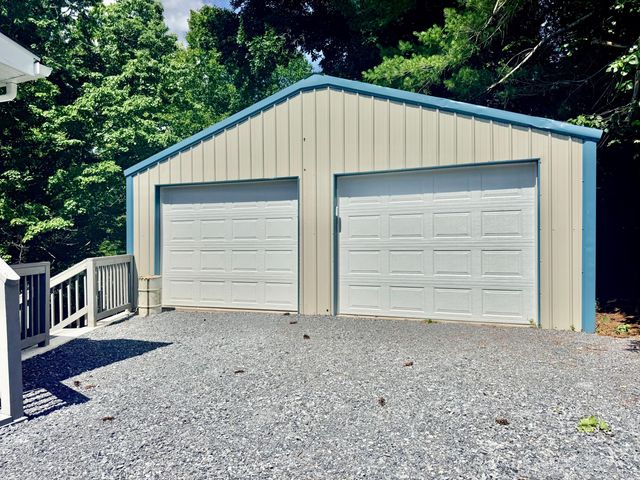 121 Irene DR, Vinton, VA 24179
