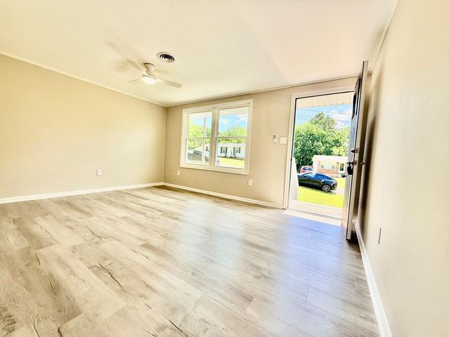121 Irene DR, Vinton, VA 24179