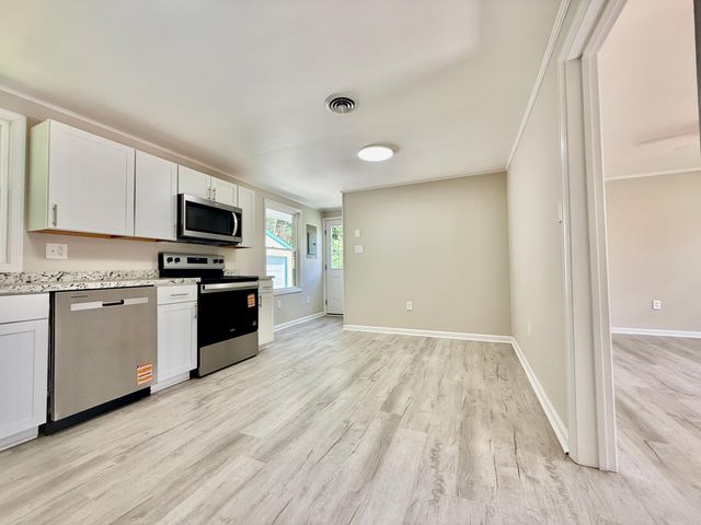 121 Irene DR, Vinton, VA 24179