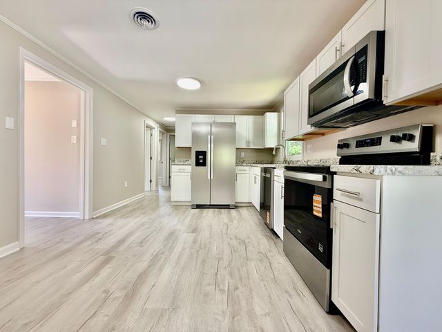 121 Irene DR, Vinton, VA 24179