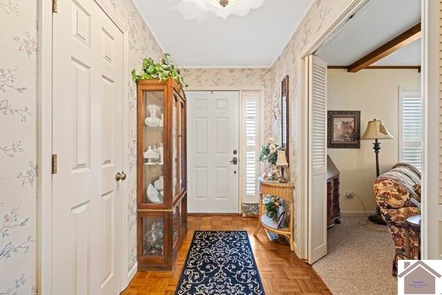 281 Lakeview Drive, Mayfield, KY 42066