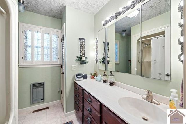 281 Lakeview Drive, Mayfield, KY 42066