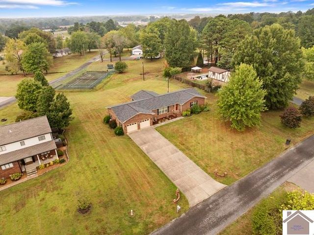 281 Lakeview Drive, Mayfield, KY 42066