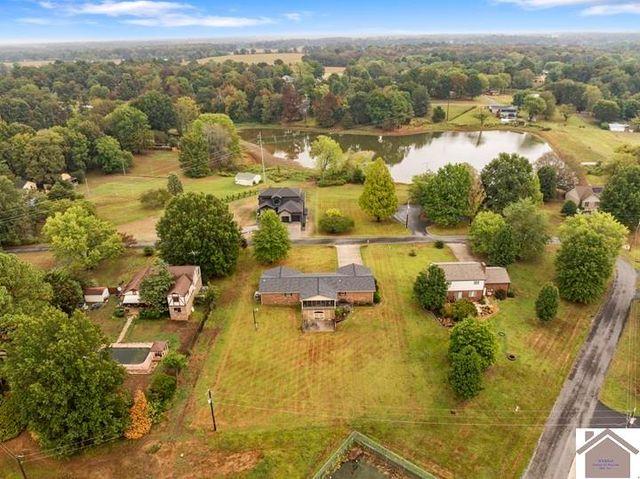 281 Lakeview Drive, Mayfield, KY 42066