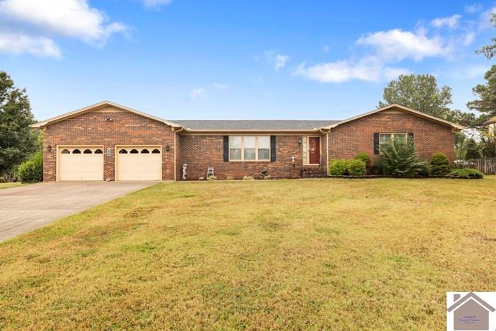 281 Lakeview Drive, Mayfield, KY 42066