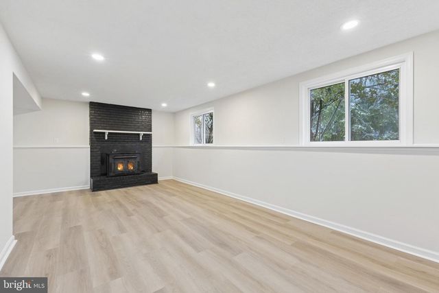 15915 FAIRWAY DR, Dumfries, VA 22025